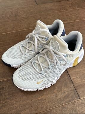 Nike Free Metcon 4 sneakers Pure Platinum Grey Gold White